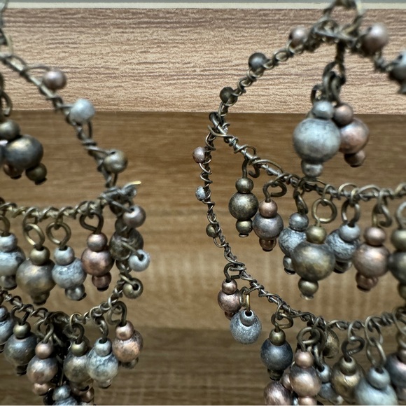 Dangling Multi Metallic Color Tones Earrings. - Picture 4 of 6